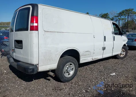 2017 Chevrolet Express 2500 Work Van z USA, uszkodzony, nr VIN 1GCWGBFF9H1109768